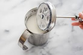 فوم شیر با فرنچ پرس